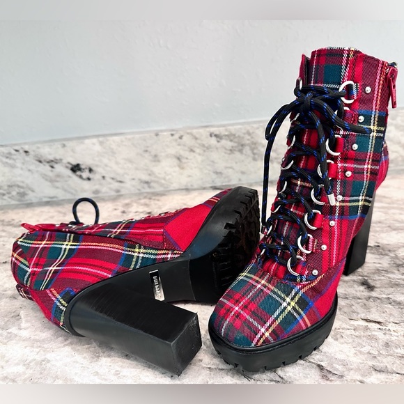 Gianni Bini Ambelynn Plaid Heeled Hiker Lug Sole Combat Booties Size 6 - Picture 2 of 12